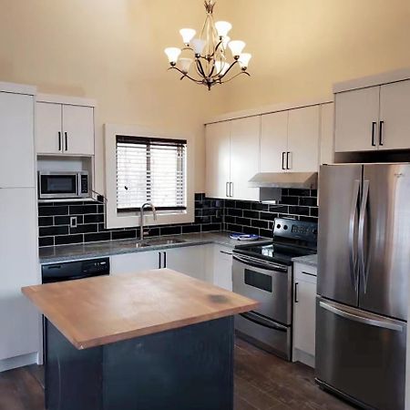 Apartamento Calgary-Banff House Close Lrt&Dt&Free Parking Exterior foto